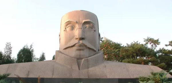 《李大釗紀念像�?jpg.png 《李大釗紀念像�?jpg.png