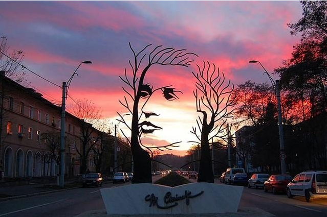 ��˸��Є���Ĺ�����������Ҋ�^�ׂ���